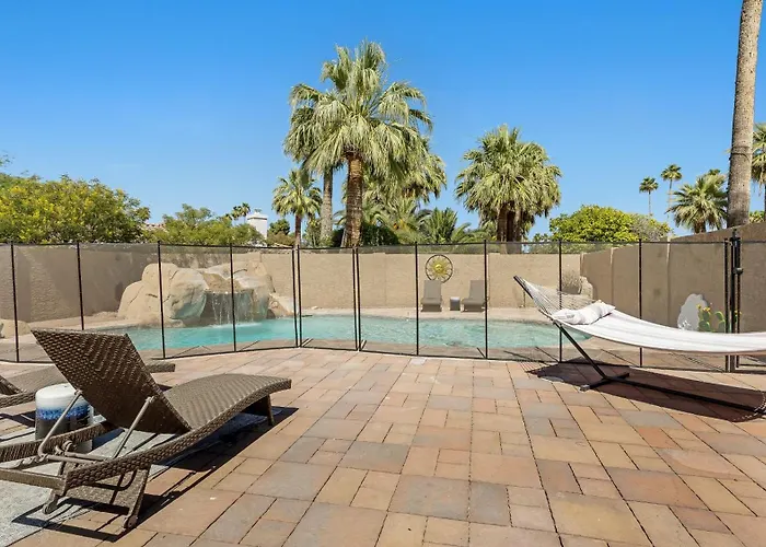 Luxe 4 Bdrm W Backyard Oasis Holiday home Scottsdale