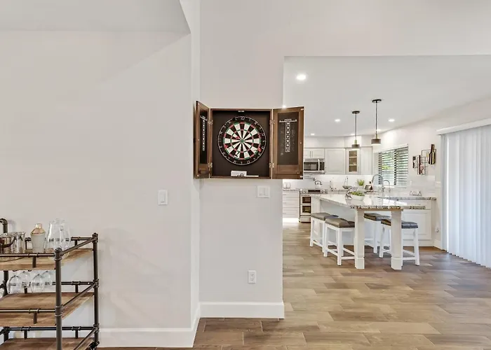 Luxe 4 Bdrm W Backyard Oasis Holiday home Scottsdale
