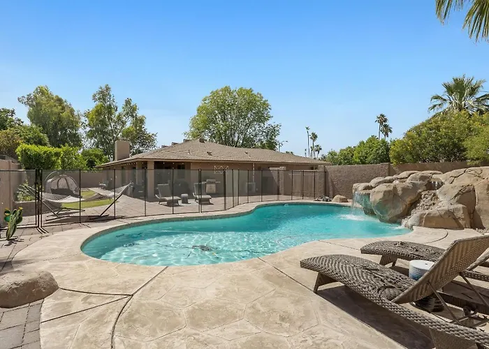 Luxe 4 Bdrm W Backyard Oasis Scottsdale