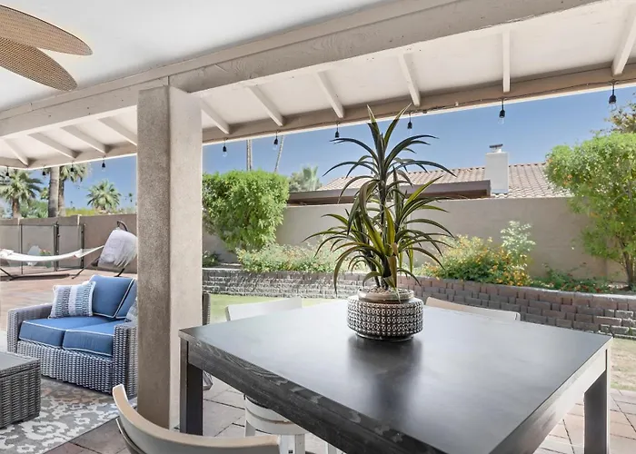 Luxe 4 Bdrm W Backyard Oasis