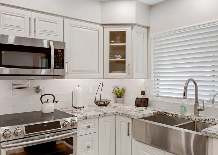 Luxe 4 Bdrm W Backyard Oasis Scottsdale