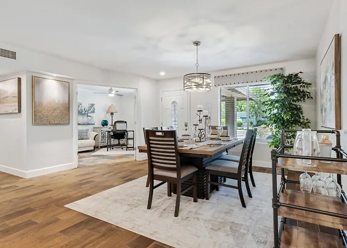 Luxe 4 Bdrm W Backyard Oasis